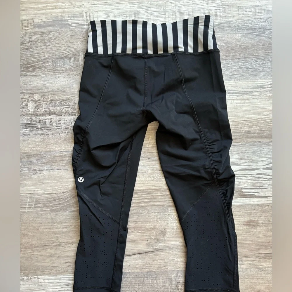 Lululemon leggings Size 4 - Picture 3 of 7